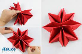 Die serviettenfaltungen wie spitzenhut, kerze, stiefel und schraube hingegen geben der zauberhaften tischdeko struktur. Anleitung Servietten Falten Fur Weihnachten Sterne Engel Co Talu De