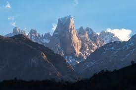 Rivers, fields, woods, valleys and peaks. 7 Cumbres Imprescindibles De Los Picos De Europa Plea Alojamiento En Hostel En Somo Loredo