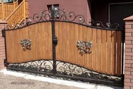 Pin By Kell Ann Hoyte On Bydleni House Gate Design Wooden Gates Driveway Home Gate Design
