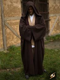 Anschließend schneidet man das laken in die richtige größe für die robe. Ritterladen Mantel Lucas Mittelalter Shop