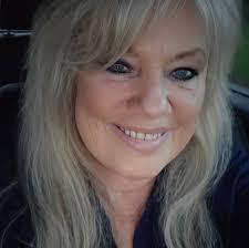 After I divorced my cheating husband, my daughter remained with him and  refused to see me… Years later, she came back to ask me to pay for her  tuition 💔 How should