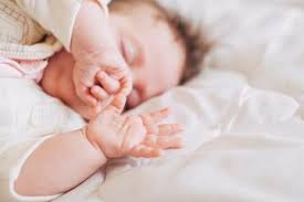 Muntah memang tampaknya bukan penyakit yang menakutkan, namun ibu juga perlu mengenal salah satu penyakit pertama bayi ini agar bisa mengatasi dengan tepat. Kenali Penyebab Bayi Demam Muntah Agar Tak Salah Kaprah Awas Moms Harus Ingat 3 Hal Ini Tak Boleh Dilakukan Ketika Si Kecil Panas Semua Halaman Nakita