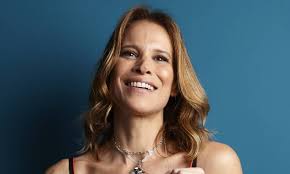 Ícone dos anos 1980, Carla Barros mantém as mesmas medidas dos tempos de  modelo