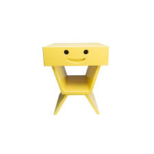 Compagnon inséparable du lit enfant, la table de chevet enfant proposée par vertbaudet se prête à tous les styles de décoration. Table De Chevet Enfant Sourire Folie Du Meuble