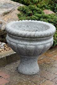 Dass man natursteine für vieles mehr als nur den gartenweg, das beet oder die terrasse verwenden kann, beweisen wir euch mit diesem ideenbuch. Pflanzschale Aus Naturstein Fur Den Garten