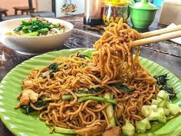 Then add red chili paste, soy sauce, kecap manis, water, a dash of white pepper, and add the rest of the ingredients: Bakmi Bangka 77 Cinere Depok Lengkap Menu Terbaru Jam Buka No Telepon Alamat Dengan Peta