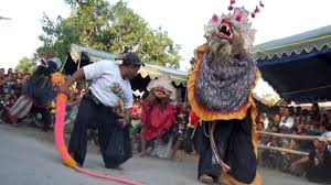 Di antara lain, tulungagung, kediri, nganjuk dan sekitarnya. Kuda Lumping Tarian Simbol Kedigdayaan Rakyat Jawa