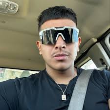 Who can trim a huge fruitless mulberry tree in Rancho Cordova?