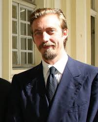 Il principe amedeo è deceduto nella notte all'ospedale san donato di arezzo. Prince Aimone Duke Of Apulia Son Of Prince Amedeo Of Savoy Duke Of Aosta And His First Wife Princess Claude Of O Savoia Famiglia Reale Principe Ereditario