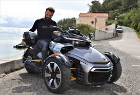 Un détail qui pèse dans la balance pour tout usager ne souhaitant pas suivre une formation moto pour obtenir le permis. Can Am Spyder Moto A 3 Roues Testee Sur Les Routes Portugaises