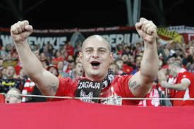 W niedzielę, 31 marca, widzew łódź wyjdzie na boisko w łęcznej by powalczyć z miejscowym górnikiem o trzy punkty. Widzew Lodz Gornik Leczna Tak Bawili Sie Kibice Na Al Pilsudskiego Zdjecia Dziennik Lodzki