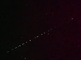 El nuevo servicio de internet por satélite de space x, y creado por elon musk, promete banda ancha rápida en todo chile. No Eran Ovnis Asi Se Vieron Los Satelites De Starlink En El Sur De Chile Duna 89 7 Duna 89 7