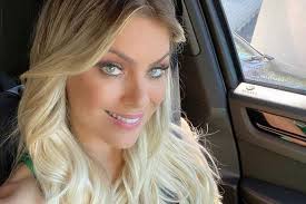 1ª mulher a comandar uma mesa redonda diária na tv aberta, o. Renata Fan Encanta Seguidores Com Selfie Nos Bastidores Do Jogo Aberto Mais Uma Semana Pagina Do Estado