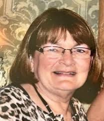 Dede Gray's Instagram, Twitter & Facebook