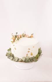 Hochzeitstorte Mit Eukalyptus Und Blattgold Tureen