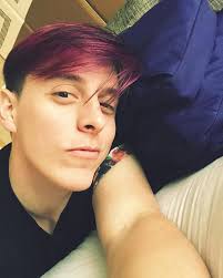 26 2k Likes 267 Comments Thomas Sanders Thomassanders On Instagram Tired Thankful Resting My Head On My Purple Backpack Thomas Sanders Sanders People