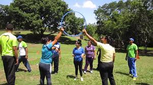 Juegos recreativos y divertidos para educacion fisica enero 2019. Actividades Ludicas Recreativas Al Aire Libre Parque La Llovizna Youtube