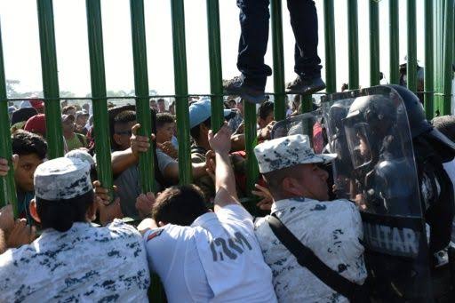 Resultado de imagen de Migrantes ingresan a México tras enfrentamientos con fuerzas de seguridad"