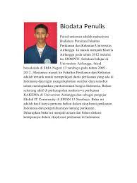 Biasanya juga seorang penulis novel akan menulis biografi singkatnya pada buku novelnya. Biodata Penulis