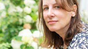 Cara Hodge's Instagram, Twitter & Facebook