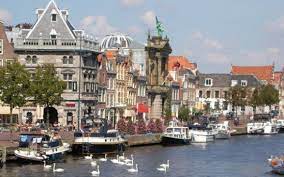 Amsterdam este capitala țărilor de jos conform constituției olandeze, dar haga este sediul guvernului său. Stii Care Este Orasul Olandez In Care Gasesti O Fabrica De Bere Intr O Veche Biserica Netherlands Travel Haarlem Netherlands Haarlem