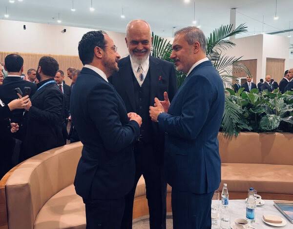 Hakan Fidan, Hristodulidis ayak üstü sohbet - Nokta Kıbrıs