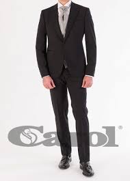 Gil moda vendita abiti sposo emporio armani, scegliamo con cura e cognizione di causa ogni abito da cerimonia uomo affinché esso rappresenti la personalità di ciascuno sposo, diverso per gusti, caratteristiche fisiche, modalità di matrimonio e molti. Armani Collezioni Sposo 2021 A Napoli E In Campania Atelier Carol