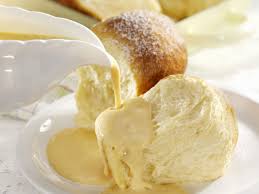 Rohrnudeln Buchteln Mit Vanillesosse Rezept Buchteln Lebensmittel Essen Dessert Ideen