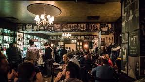 Old friends pub înseamnă băuturi reci și mâncare delicioasă. Why Cluj Napoca Is The Best Destination For Your Stag Do