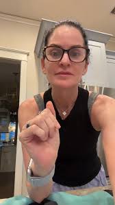 Off to the gym now. #menopause #perimenopause #thenewmenopause  #drmaryclaire #womenshealth #weightedvest