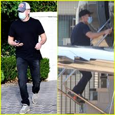 Matt damon says he didn't tell his daughter a f****t joke in response to outcry. Matt Damon Flies To Australia After Spending More Time With Ben Affleck In L A Matt Damon Just Jared