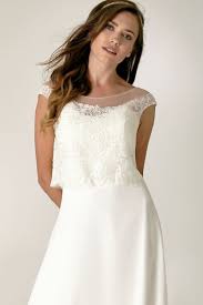 Des robes princesse et bohème les jeunes femmes qui rêvent d'une robe de mariée princesse seront sûrement séduites par la robe diva ou par la robe délou. Robe De Mariee Tati Mariage A6f446