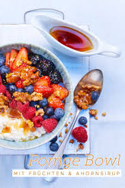 Porridge Bowl Mit Ahornsirup Fruchten Und Nussen Rezept Porridge Lebensmittel Essen Rezepte