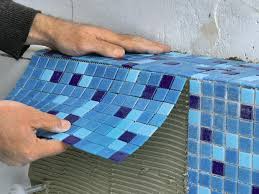 Darüber hinaus gibt es viele farben und materialien für mosaikfliesen als bodenfliesen. Mosaikfliesen Im Bad Verlegen Ratgeber Bauhaus