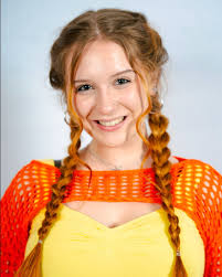 MEET THE CAST OF MAMMA MIA! 🇬🇷🌺🍹 TICKET LINK IN BIO!!! Sophie-  @sarahlilysmithh Lisa- @abigailkdouglas Ali- @k.kendra0