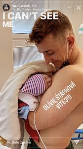 Jakub štáfek už potřetí oblékl oranžový mundúr. Herec Jakub Stafek Je Otcem Dcera Dostala Krasne A Netradicni Jmeno