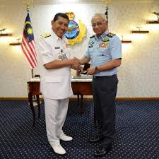 Beliau mula memegang jawatan timbalan panglima tentera laut pada 31 dis 1999 dan kini dinaikkan ke jawatan panglima tentera laut mulai bagi mengiktiraf perkhidmatannya laksamana datuk mohd ramly telah dianugerahkan dengan, antara lain, darjah kebesaran angkatan tentera. Tudm Twitterissa Panglima Tentera Udara Jeneral Tan Sri Dato Sri Hj Affendi Bin Buang Tudm Terima Kunjungan Hormat Timbalan Panglima Tentera Laut Laksamana Madya Datuk Khairul Anuar Bin Yahya Https T Co F1xllqtz6e