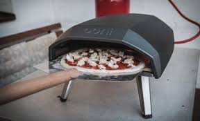 Backe die besten pizzen unter deinen freunden und entdecke neue kochmöglichkeiten mit deinem neuen pizzaofen. Ooni Koda 12 Review Der Pizzaofen Fur Zu Hause Escape Town