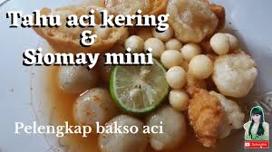 Dikala cuaca sedang dingin, makan hidangan yang hangat tentu sangat nikmat, seperti baso aci kuah. Cara Membuat Tahu Aci Kering Dan Siomay Goreng Mini Pelengkap Bakso Aci Youtube