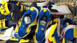 La coda davanti ai punti vendita, in attesa dell'apertura delle porte. A Milano Ci Sono State Ancora Code Per Comprare Le Scarpe Della Lidl