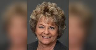 Lisa Sperling's Instagram, Twitter & Facebook