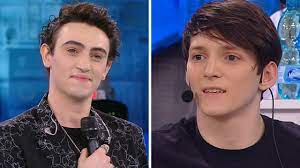 Amici, lo sconforto di samuele dopo la telefonata con la fidanzata. Amici 20 Samuele Non Applaude Michele Bravi E Maria Lo Nota Il Motivo