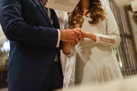 Es un producto artesanal, porque no existen dos historias iguales. El Vestido De Novia Plagado De Detalles De Cristina