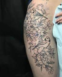 Bird Floral Hip Piece Done By Lu Loram Martin Done At Black Cloud Tattoo In Toronto Canada Tattoos Floral Tattoo Sleeve Floral Tattoo Shoulder Tattoos
