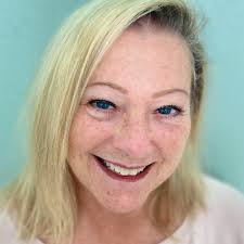 Karen Estill's Instagram, Twitter & Facebook