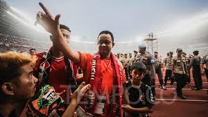 Apabila ide desain baju distro diatas telah anda pahami dengan baik, mari lanjutkan pada desain dengan gaya typography yang unik dan original, karena ini akan membuat desain anda bukan hanya bagus, tapi luar biasa efek penjualannya. Anies Rencanakan Pns Dki Kenakan Seragam Persija Metro Tempo Co