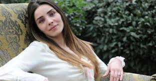 Beşiktaş lisesi ve haliç üniversitesi moda tasarım bölümü mezunudur. Asiye Nur Fettahoglu Veziroglu Posts Facebook