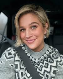 Minki van der Westhuizen added...