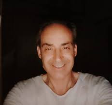 Tutto si riduce all'ultima persona a cui pensi la notte, è lì che si trova  il cuore” Charles Bukowski