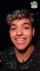 Les comparto mi bella Graptoveria 'Albert Bynes' que además, está en plena  floración 🥰💚 . . . . . . . . . . . . . . . . . . . #